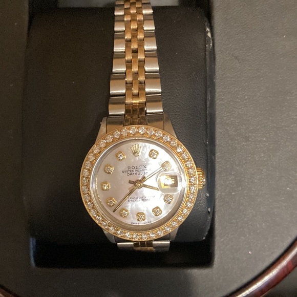Ladies Oyster Datejust Mother of Pearl Rolex with Diamonds - Picture 2 of 8